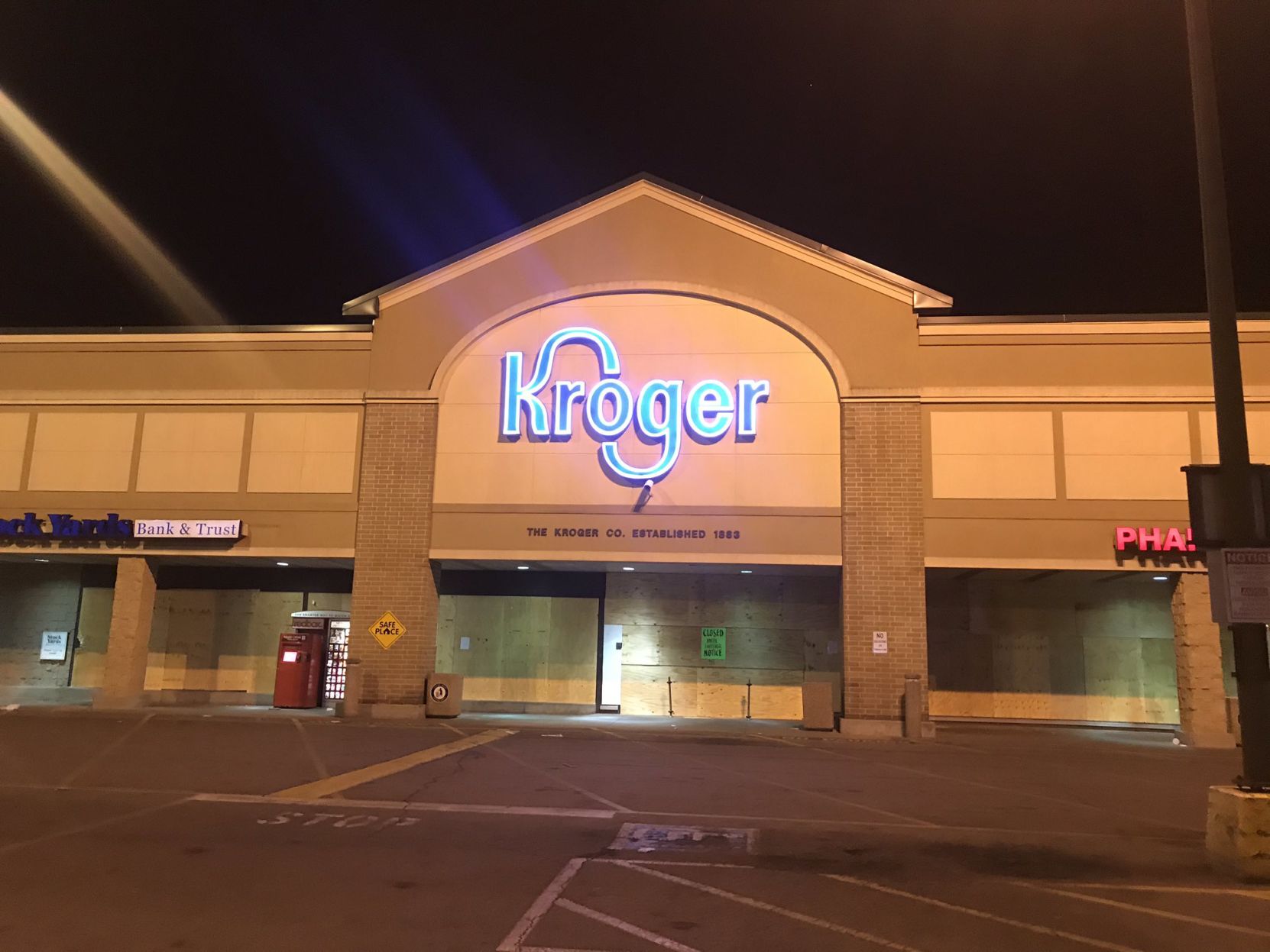 LOOTING - KROGER ON WEST BROADWAY - 6-2-2020 1.jpg